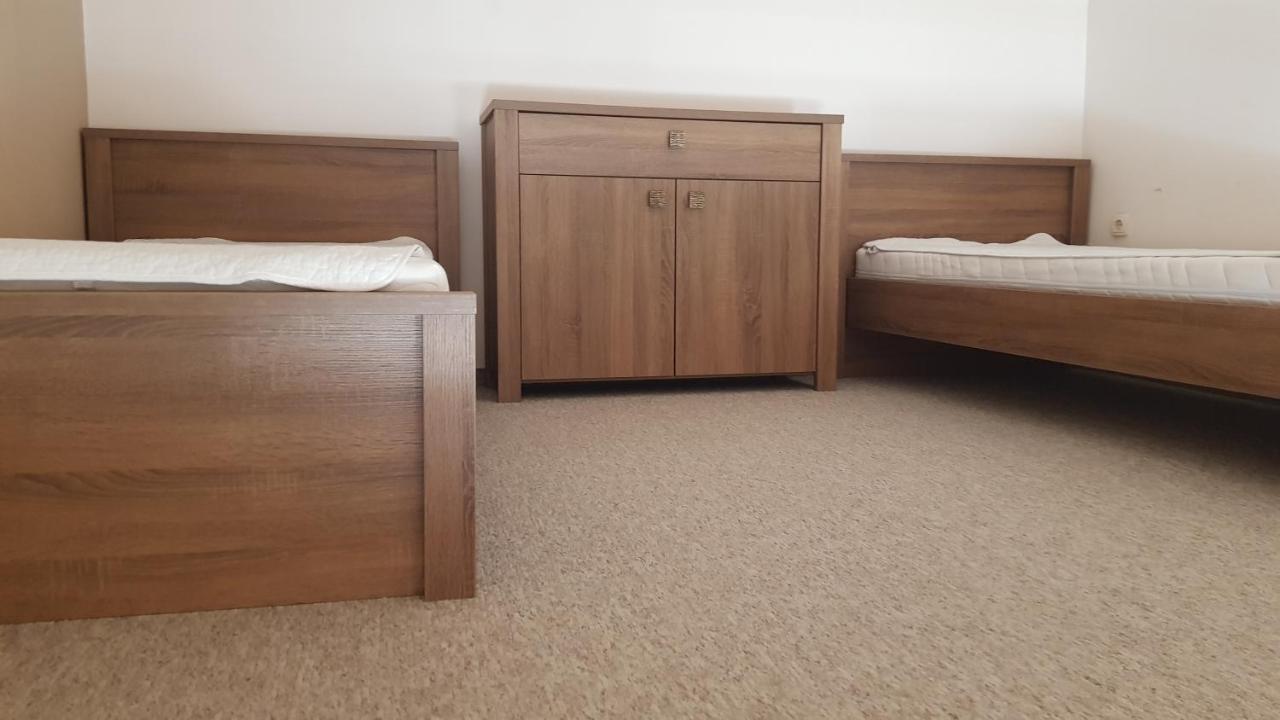 Vegvar Delux Apartman Gyula Bagian luar foto