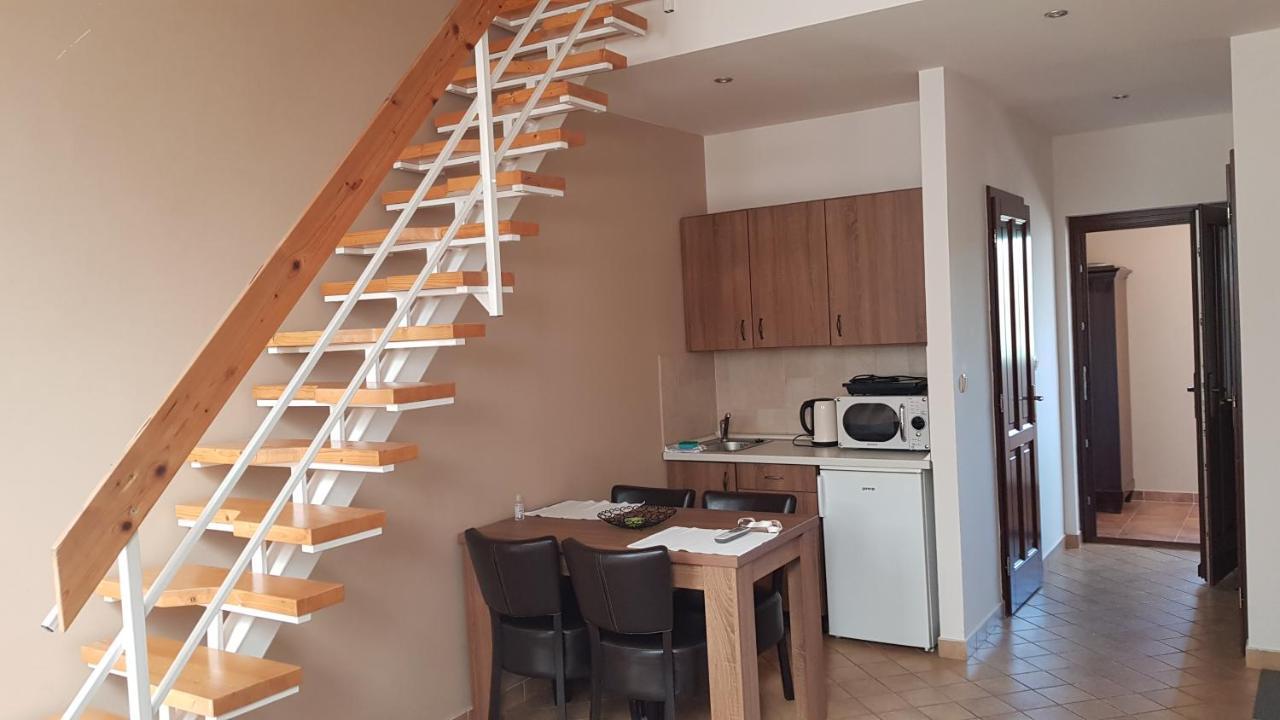 Vegvar Delux Apartman Gyula Bagian luar foto