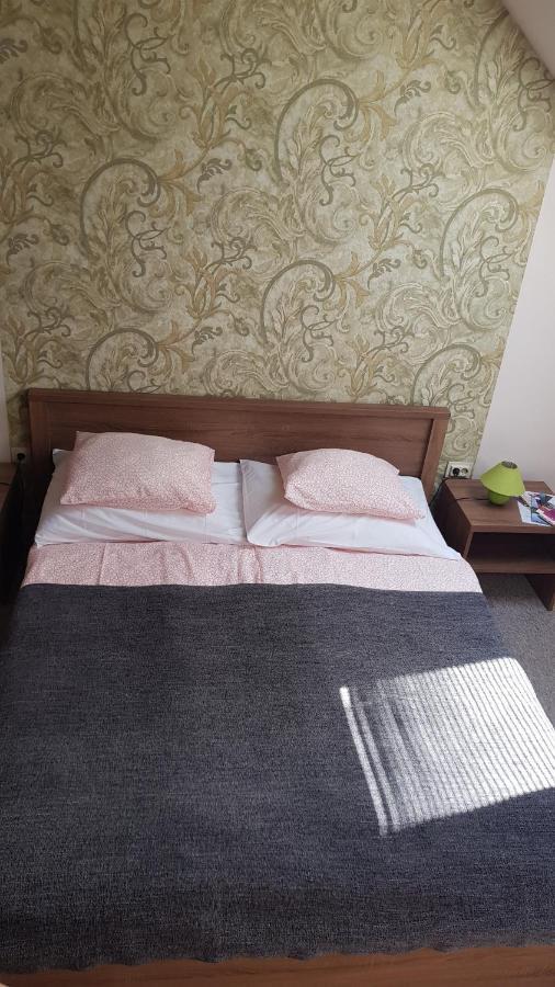 Vegvar Delux Apartman Gyula Bagian luar foto