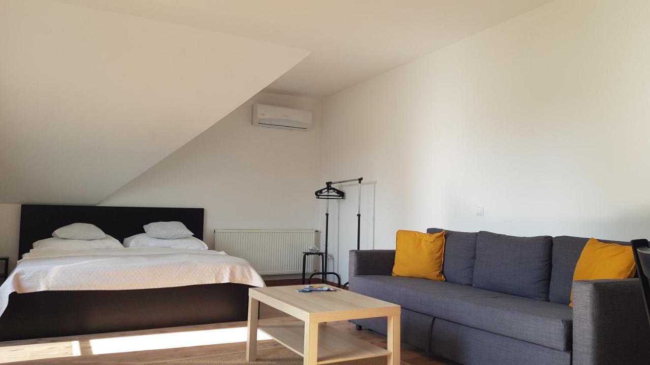 Vegvar Delux Apartman Gyula Bagian luar foto