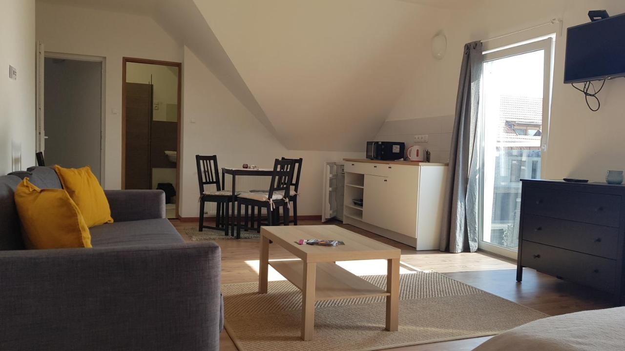 Vegvar Delux Apartman Gyula Bagian luar foto